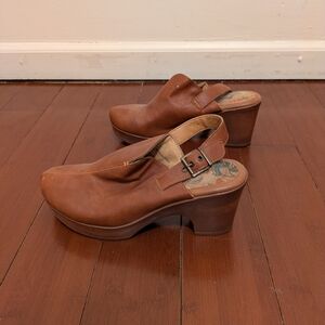 BBrown Leather Women's Clogs